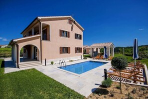 Outdoor pool - Villa Selar (Karojba)