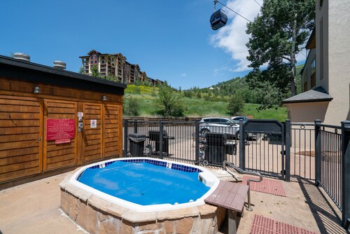 Ski Trails Mountain Condo | Ski-In Access!