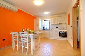 Villa | Dining room