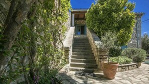 Unclassified image, 2 of 42, button - Villa Annette (Porec)