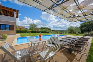 Outdoor pool - Villa Roža (Tinjan)