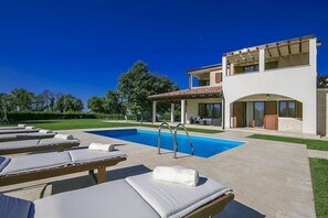 Outdoor pool - Villa Genia (Porec)