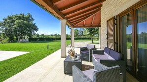 Unclassified image, 2 of 40, button - Villa Genia (Porec)