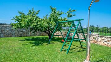 Área de juegos infantiles al aire libre