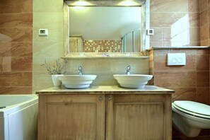 Villa | Bathroom | Towels - Villa Klara (Kastelir-Labinci)