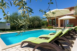 Kolam renang outdoor