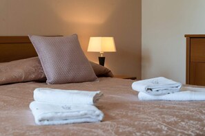 3 bedrooms, iron/ironing board, bed sheets - Villa Vernier (Tinjan)