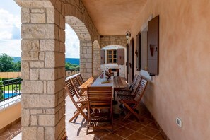 Terrace/patio - Villa Vernier (Tinjan)