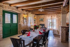 غرفة لتناول الطعام