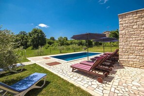 Pool | Outdoor pool - Villa Borgonja (Karojba)