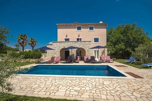 Outdoor pool - Villa Borgonja (Karojba)