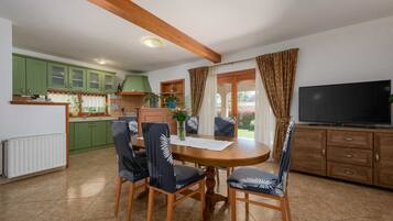 Villa | Dining room