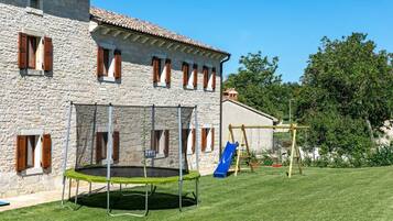 Utendørs lekeområde for barn