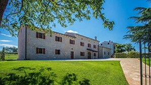Unclassified image, 2 of 48, button - Villa Krculi (Zminj)