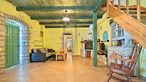 Unclassified image, 4 of 42, button - Villa Ambrogino (Tinjan)