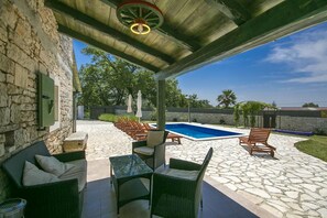 Terrace/patio - Villa Ambrogino (Tinjan)