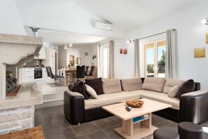 Villa | Coin séjour | Télévision