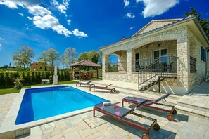 Outdoor pool - Villa Gordana (Kastelir-Labinci)