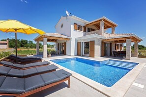 Pool | Outdoor pool - Villa Fortuna (Funtana)