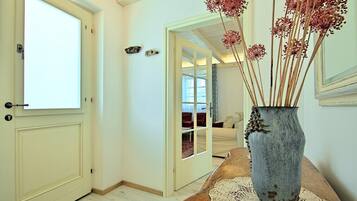 2 bedrooms, iron/ironing board, bed sheets