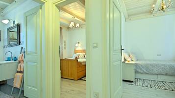 2 bedrooms, iron/ironing board, bed sheets