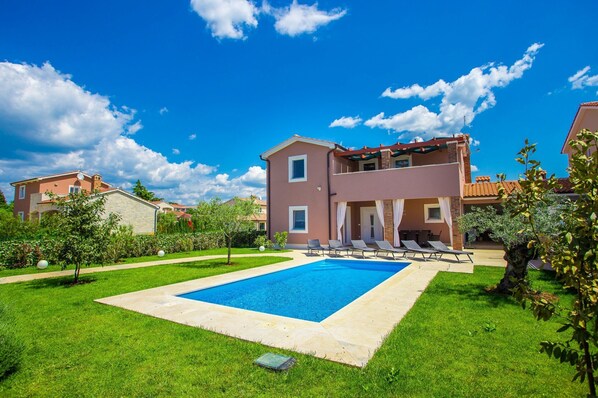 Outdoor pool - Villa Mariella (Kastelir-Labinci)