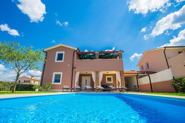 Pool | Outdoor pool - Villa Mariella (Kastelir-Labinci)