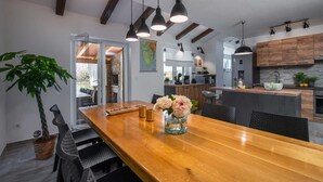 Villa | Matsal