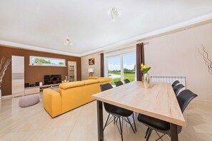 TV, fireplace - Villa Vale (Karojba)