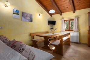 Villa | Dining room