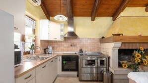 Villa | Private kitchen | Electric kettle - Villa Mainenti (Visnjan)