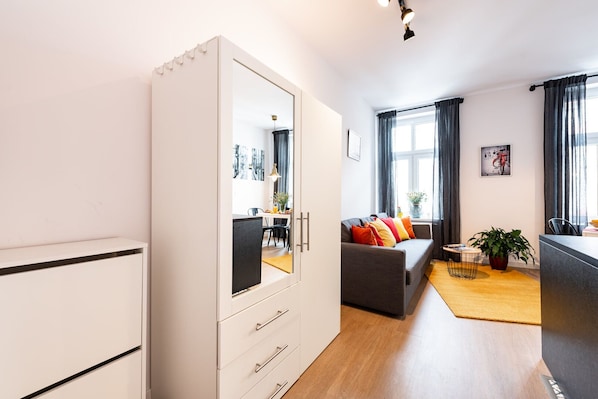 Apartment (No. 22 -  Mikolowska 9/9) | Living room