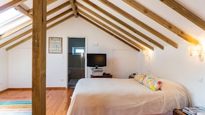 5 bedrooms, desk, iron/ironing board, travel cot - sintra - Banzão House w/ Swimming Pool (Colares)