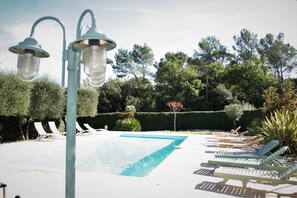 Outdoor pool - Le Mas des Tarentes between vineyards and forests (Trans-en-Provence)