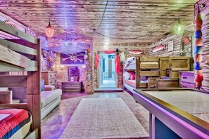 9 bedrooms, iron/ironing board, WiFi, bed sheets