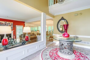 Interior - 3 Mi to Roswell Riverwalk: Spacious Getaway! (Roswell)