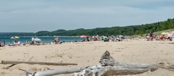 "Coho Cottage" Village of Pentwater 