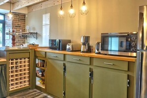 Kühlschrank, Mikrowelle, Ofen, Geschirrspüler