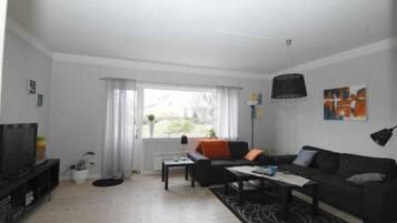 House, 4 Bedrooms | Living area | TV