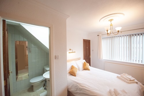 Private detached 3 bedroom bungalow in Preston