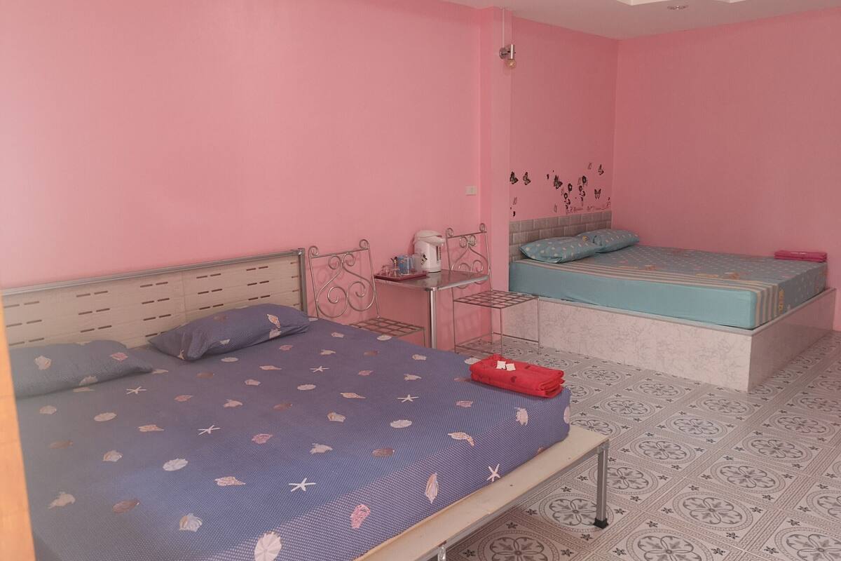Family Suite | Desk, free WiFi, bed sheets