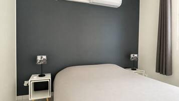 1 bedroom, iron/ironing board, WiFi (free), bed sheets