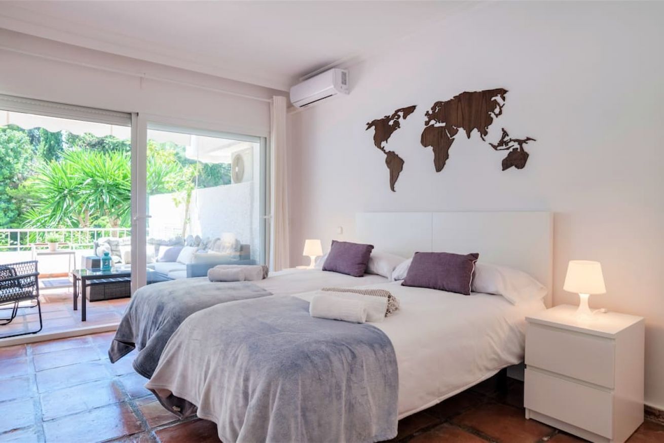 2 slaapkamers, een strijkplank/strijkijzer, reisbedje, gratis wifi