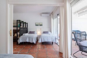 2 slaapkamers, een strijkplank/strijkijzer, reisbedje, gratis wifi