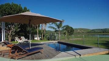 Außenpool, Liegestühle