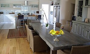 Fridge, microwave, stovetop, coffee/tea maker - Kowie River Guest House (Port Alfred)