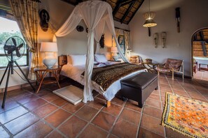 Habitación con 1 cama matrimonial o 2 individuales (Lodge) | Ropa de cama de alta calidad y caja de seguridad en la habitación 