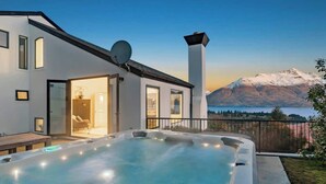 A modern house with a hot tub and a mountain view. - Million Dollar Views | Central Luxury | Private Hot Tub (Queenstown)