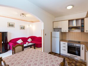 Interior - Nice and cozy apartment close to the beach, away from the traffic noise, in Spadici, for 2 people. (Porec)