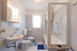 Shower, hair dryer, towels